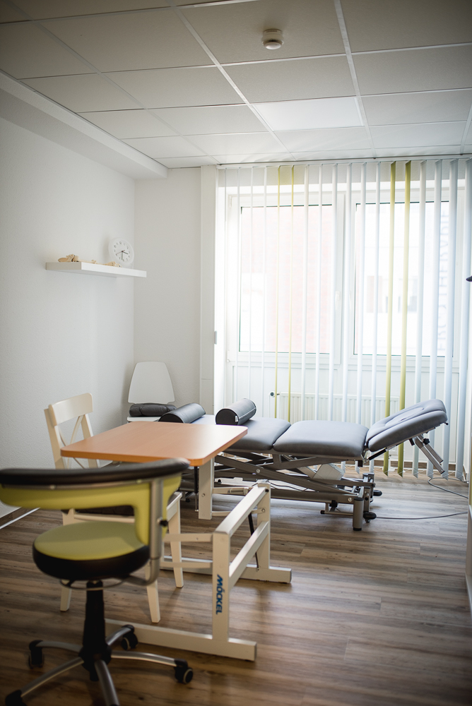 Behandlungsraum mit Therapieliege